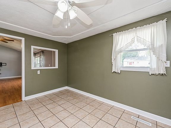 3rd image of 331 Tee Ln