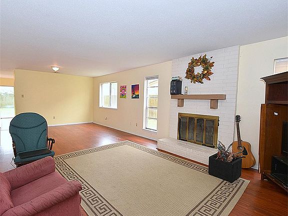 3rd image of 1138 Pinecroft Dr