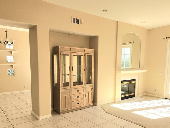 3rd image of 2587 La Salle Pointe