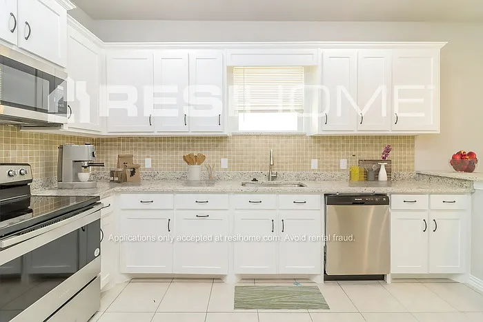 3007 Prairie Ave — Photo 4