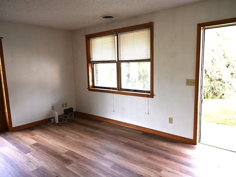 437 Louise Ave #437 — Photo 3