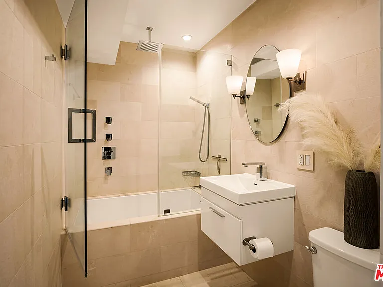 121 N Croft Ave #105 — Photo 6
