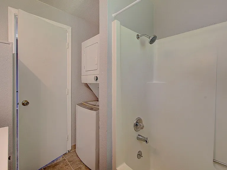 14306 NE 14th Cir — Photo 14