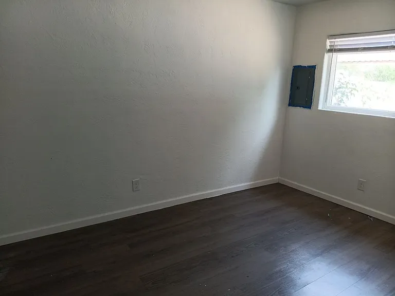1414 Erbbe St NE — Photo 5