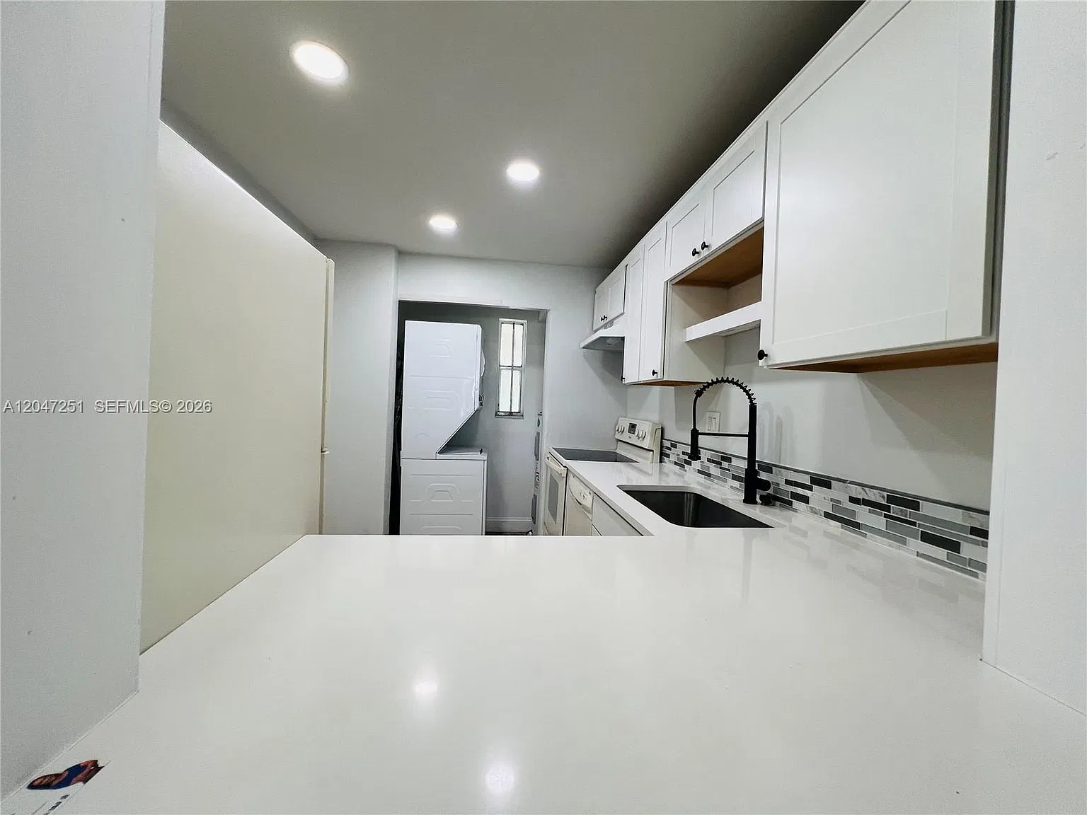 Versailles Gardens Condo — Photo 3