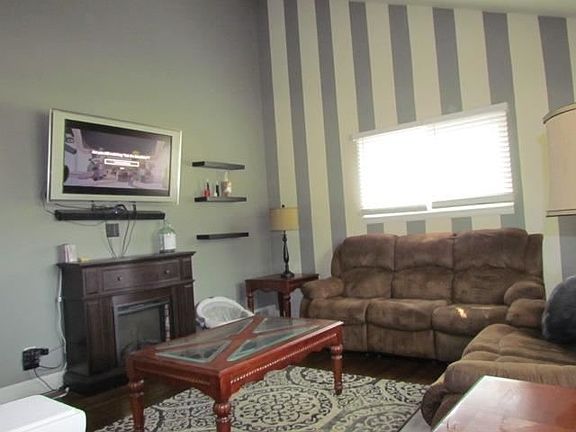 3rd image of 32651 Maplewood St