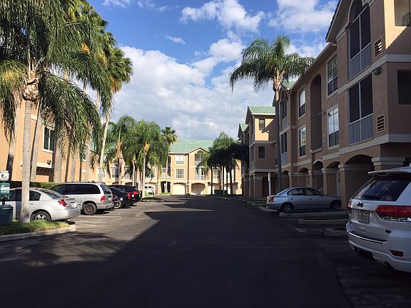 Exterior Neighborhood (street photo)