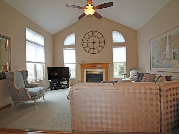 2nd image of 158 Canterbury Ct #158