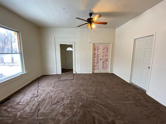 5th image of 836 Western Ave