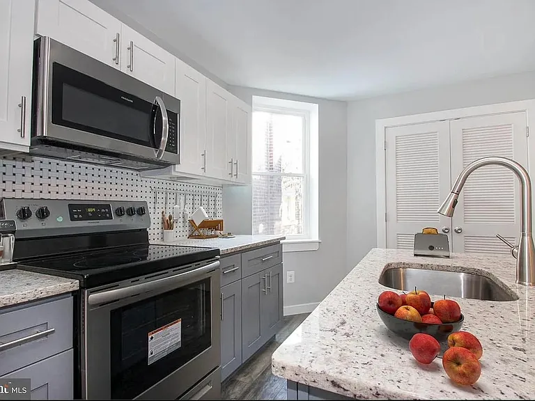 Full Size Kitchen