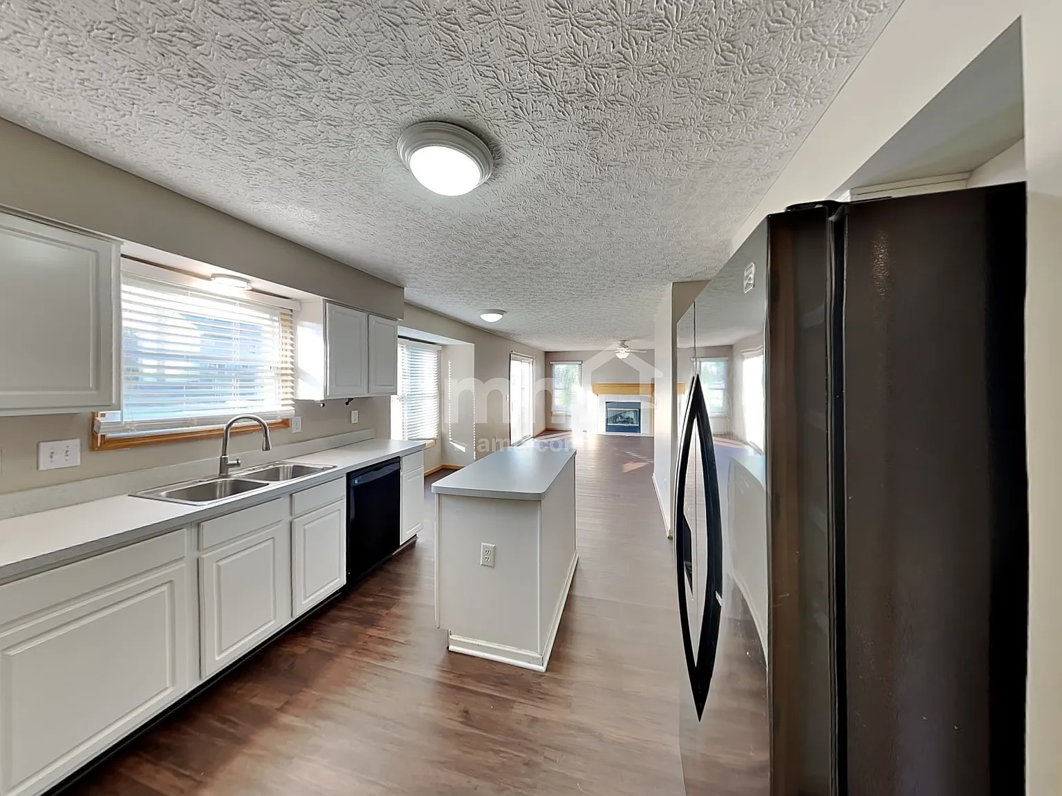 3 bed, 2.5 bath, 2151 sqft, $2,495 — Photo 3