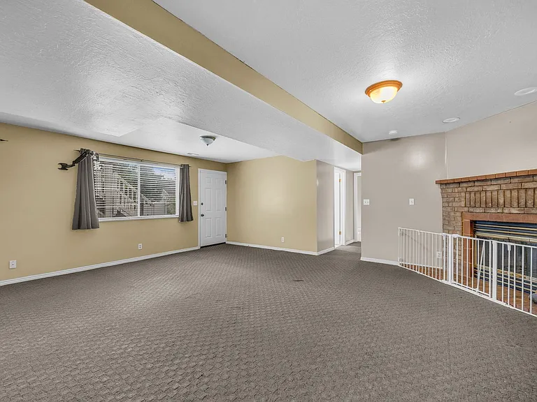 567 N Allanwood Pl — Photo 27