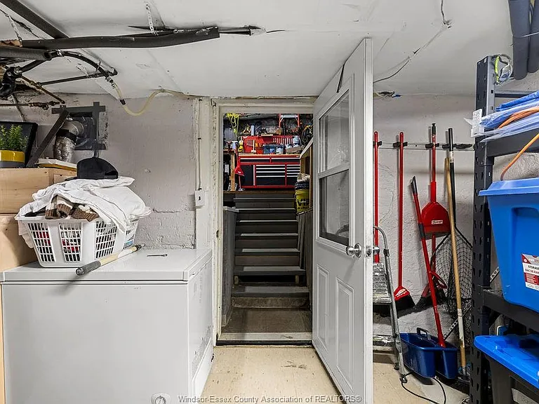 274 Crawford Ave — Photo 40