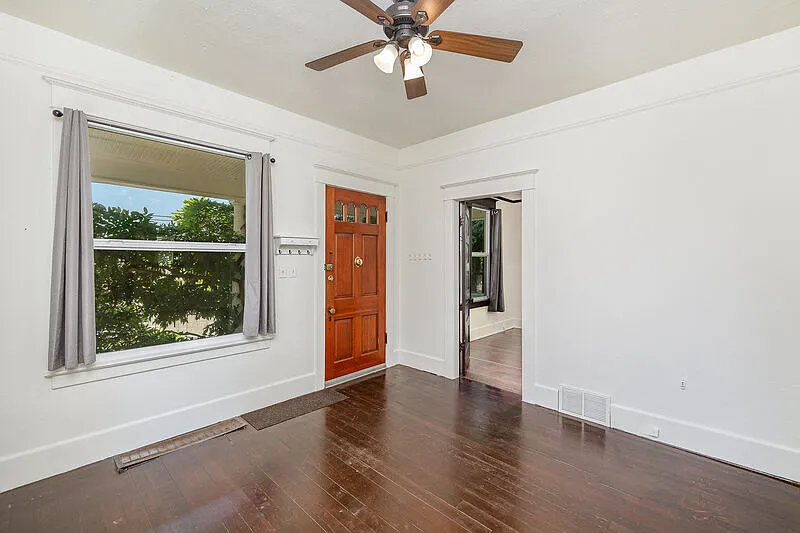 2 bed, 1.0 bath, 1475 sqft, $4,200 — Photo 3