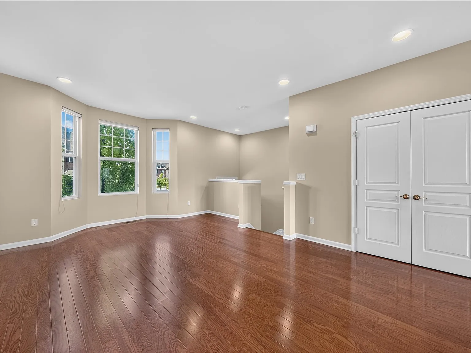 3 bed, 1960 sqft, $2,990 — Photo 2