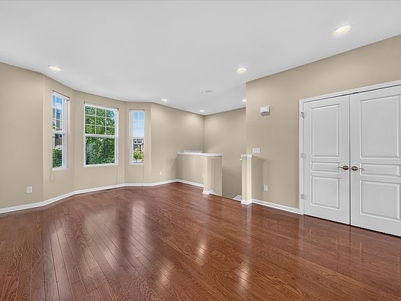2nd image of 330 Glenhurst Blvd