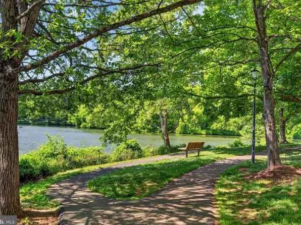 2857 Yarling Ct, Falls Church, VA 22042