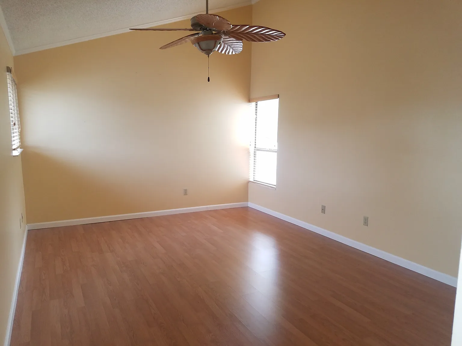 5421 Vineland Road - 1 — Photo 3