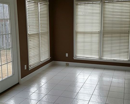 4th image of 55 Arbours West Ln