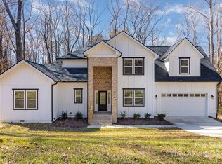 606 Saint Cloud Dr, Statesville, NC 28625