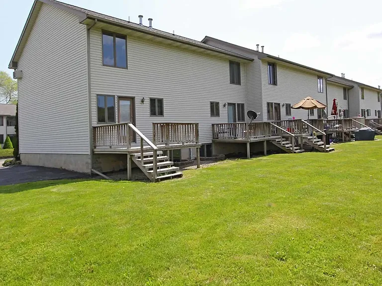 Croft Corners Townhouses — Photo 6