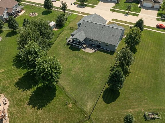 2nd image of 716 Tiburan Ln NE