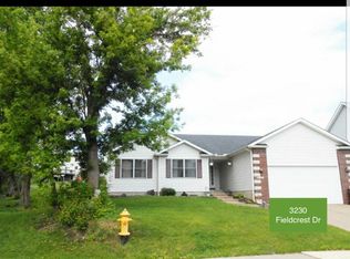 3230 Fieldcrest Dr, Davenport, IA 52806