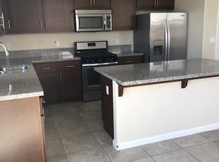1453 Greenbrier Dr, Hanford, CA 93230