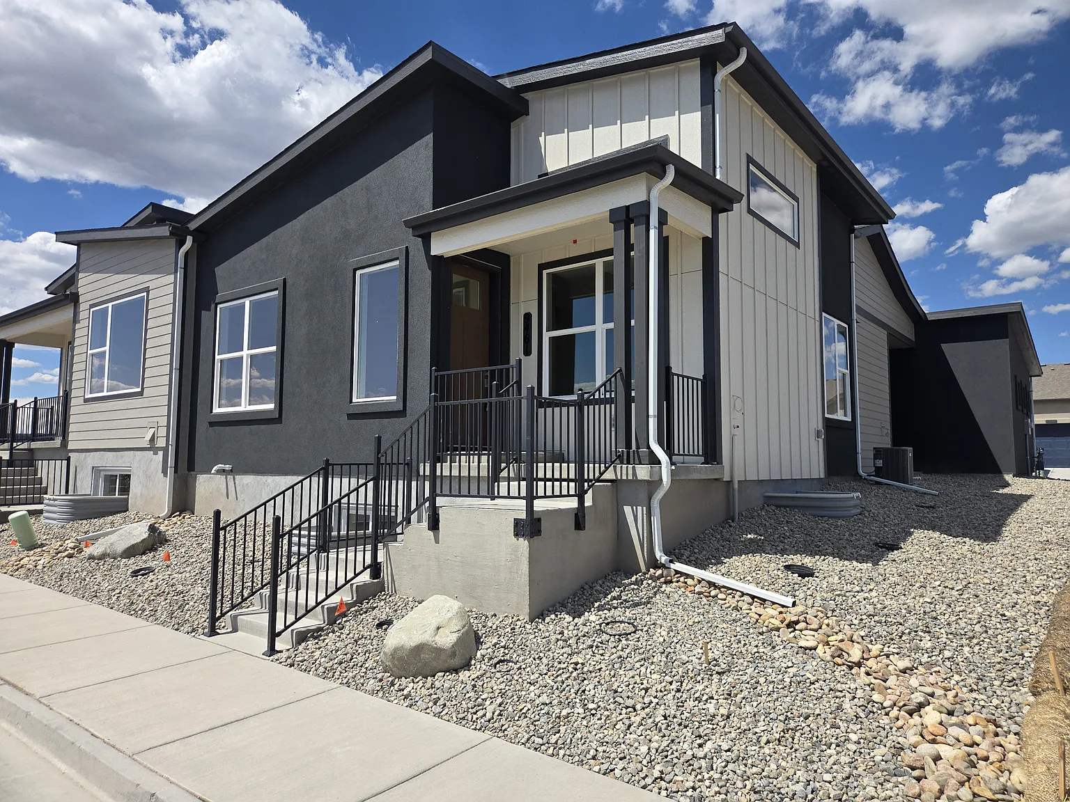4 bed, 2624 sqft, $3,232 — Photo 1