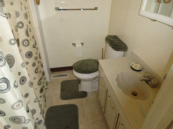 4th image of 1314 W 1st St