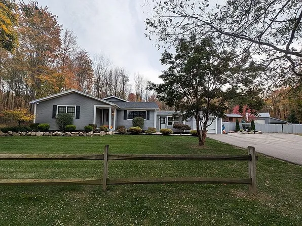 1561 Overhead Rd, Derby, NY 14047