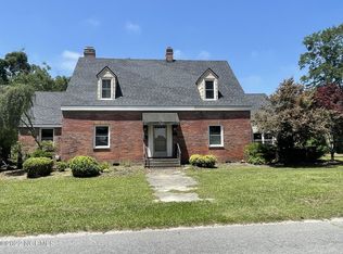 202 S Cumberland St, Wallace, NC 28466