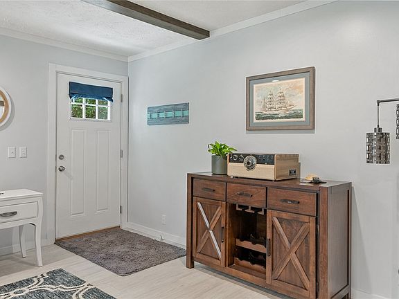 4th image of 389 McFalls Cir