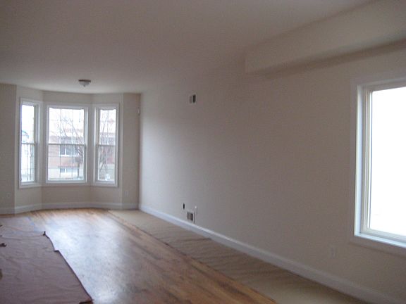 5th image of 426 Bartlett Ave