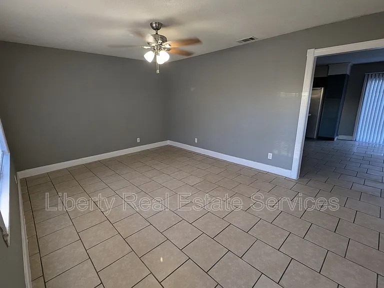 599 Olive St — Photo 2