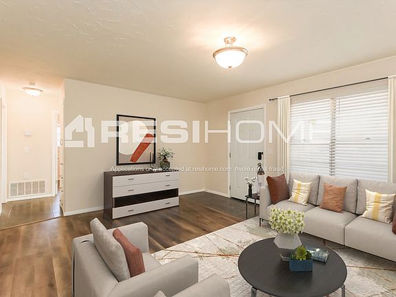 5th image of 4721 Leslie Dr