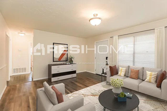 4721 Leslie Dr — Photo 5