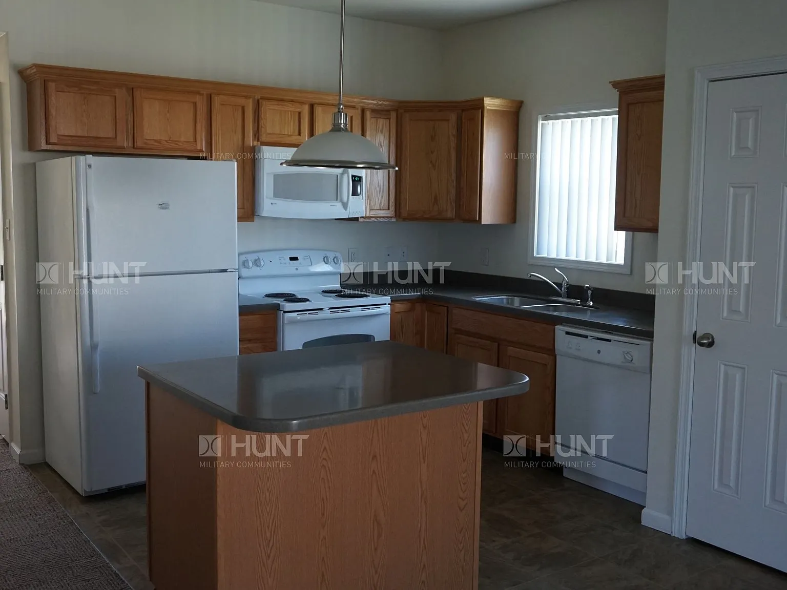 3 bed, 2.5 bath, 2525 sqft, $3,850 — Photo 3