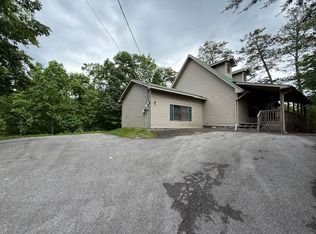 847 Lloyd Huskey Rd, Pigeon Forge, TN 37863