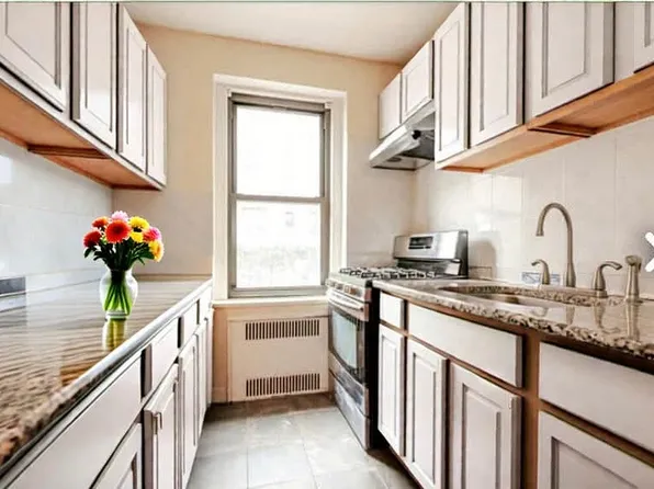 9611 65th Rd APT 113, Rego Park, NY 11374
