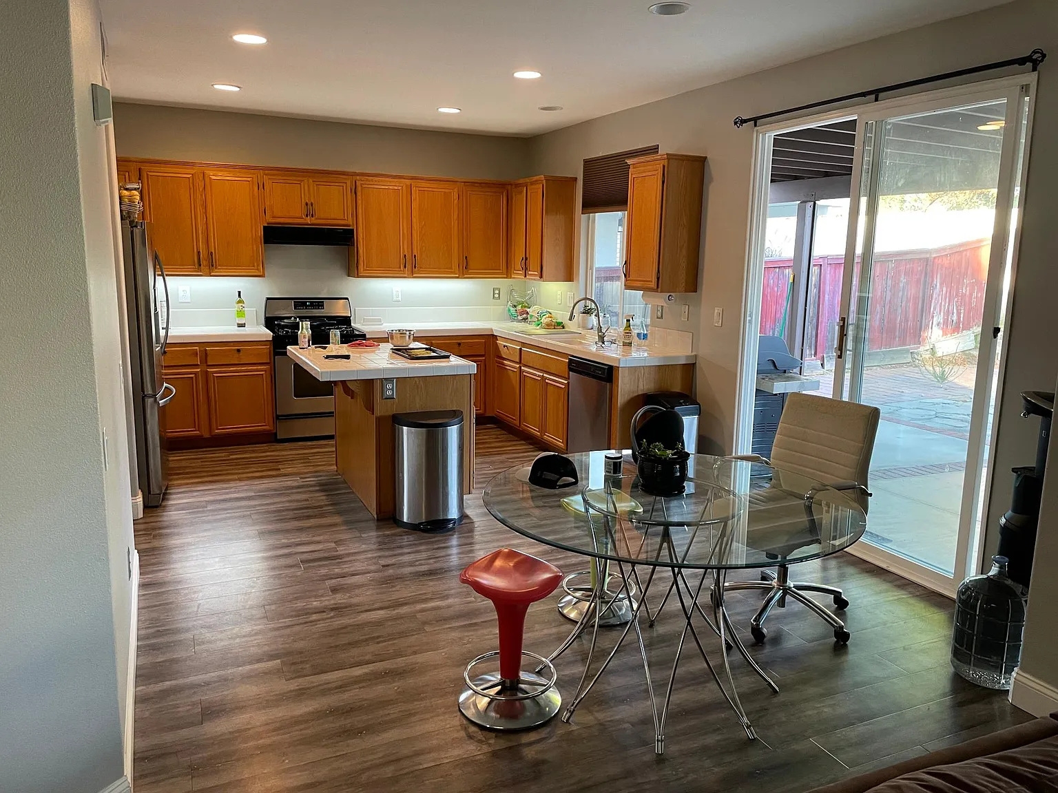 4 bed, 2316 sqft, $3,650 — Photo 3