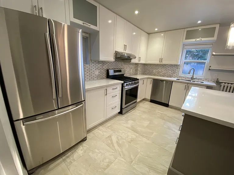 22 Lorindale Ave — Photo 10
