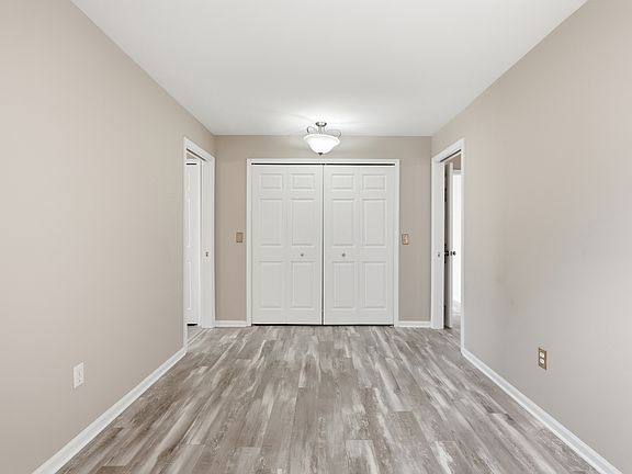 4th image of 408 Country Club Dr