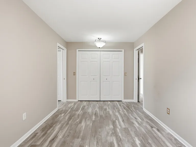 408 Country Club Dr — Photo 4
