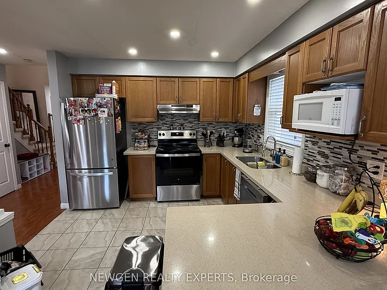 11 Berry Moss St — Photo 9
