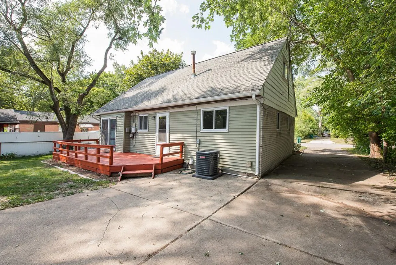 4 bed, 1412 sqft, $2,300 — Photo 4