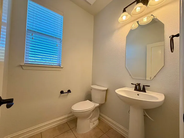 226 Boxwood Ln — Photo 18