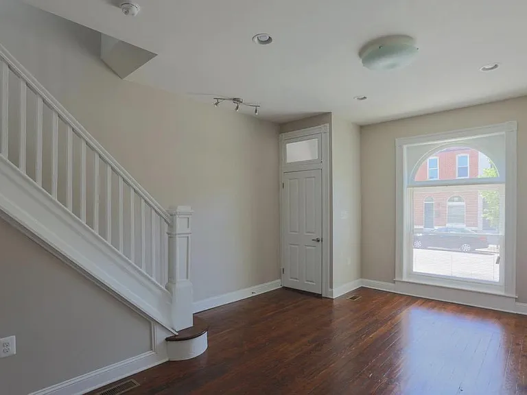 901 N Montford Ave — Photo 5