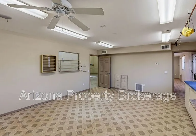 1933 W Tanya Trl — Photo 36