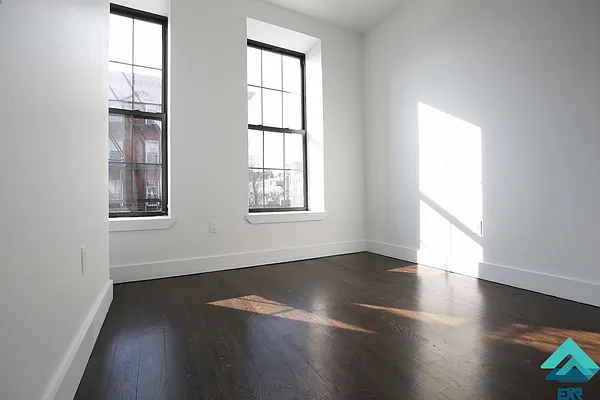 Rented by EXR | media 31